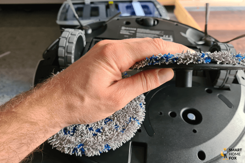 Die Wischmopps des Ecovacs Deebot X1 Turbo werden abgenommen